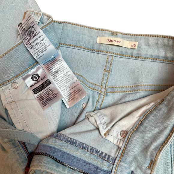 Levi's Women's 726 Flare Split-Hem Jeans Like New Size 26 - Picture 8 of 9